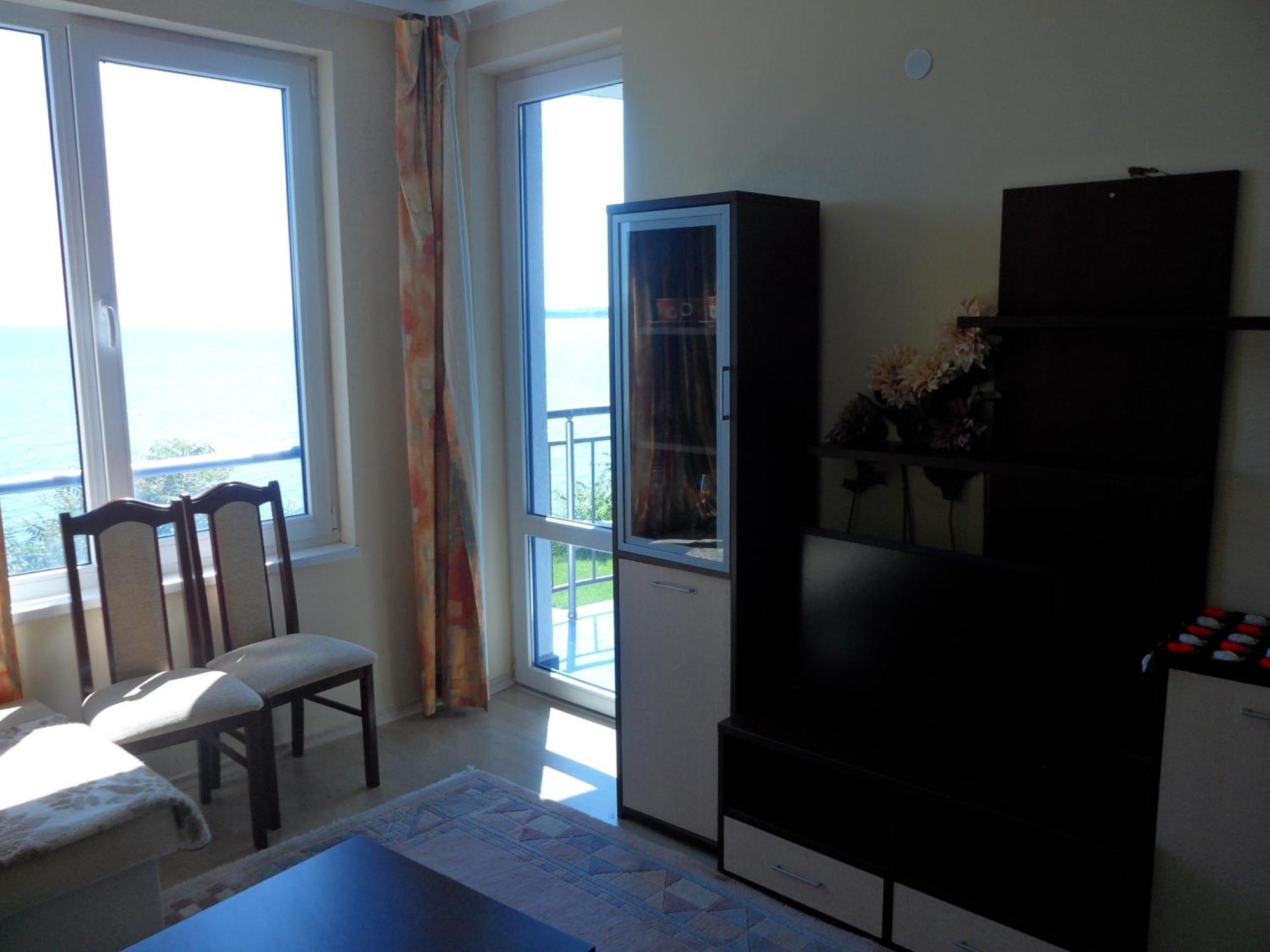 Blue Bay Palace Apart Complex Pomorie Phòng bức ảnh